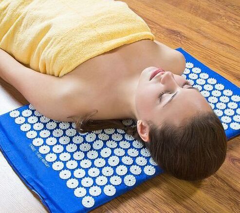 Feidhmeoir Kuznetsov le osteochondrosis ceirbheacs